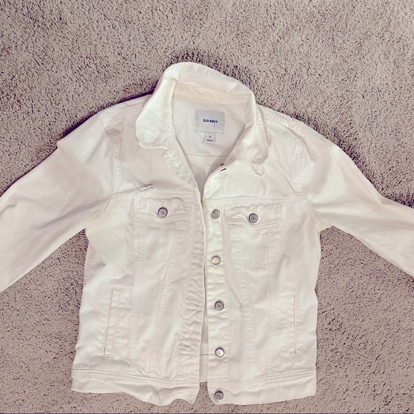 Cute (lightly) distressed white jean jacket - Picture 3 of 5